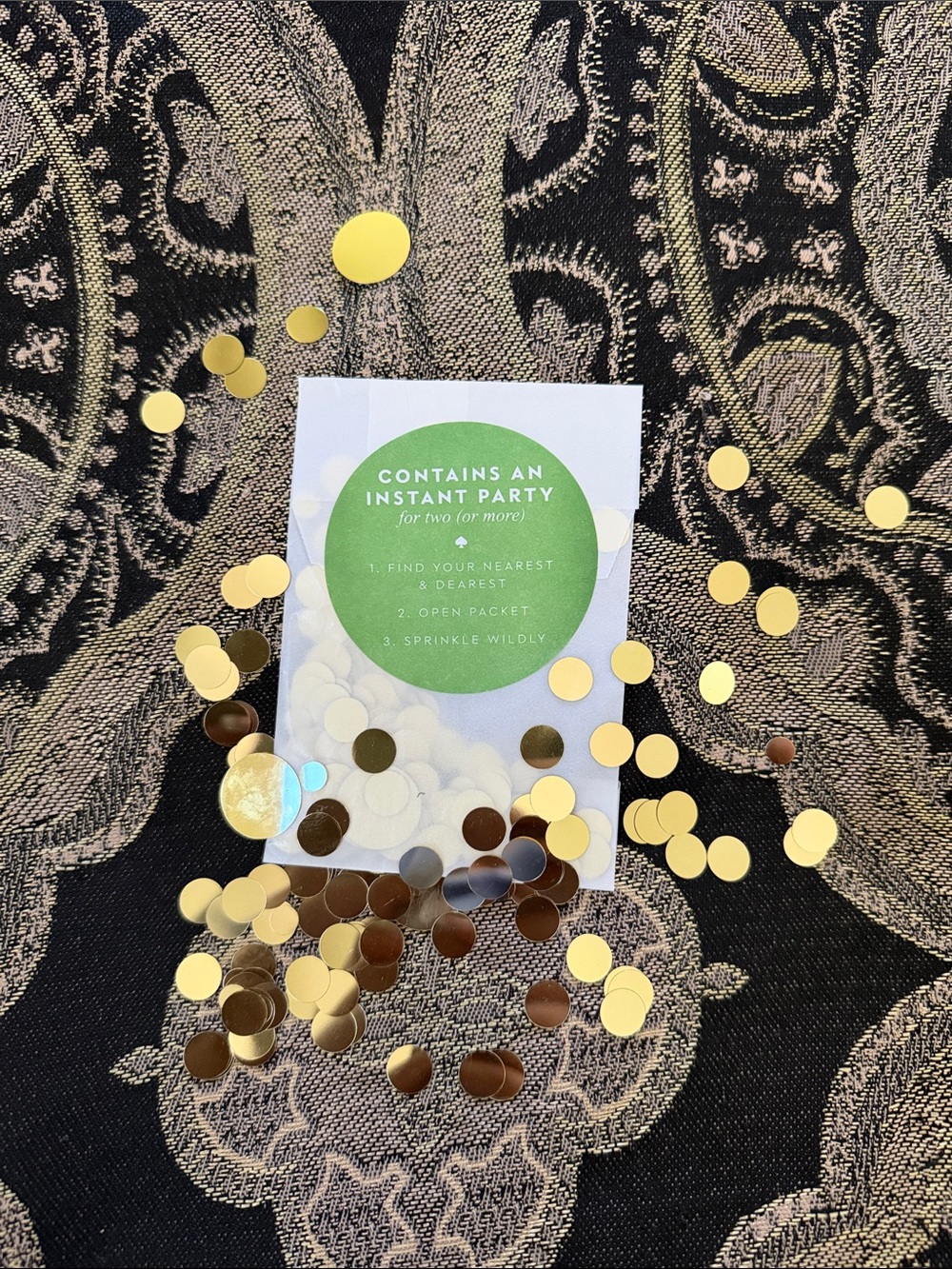 ♠️ Kate Spade New York Gold & White Party Confetti – New | Table Decorations
